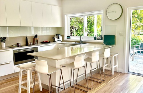 Freshwater Casa | Breezy, Light-filled Summer House. Walk to 2 Beaches. City busses at your door.