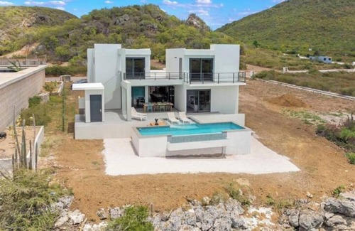 Lagun Apartamento | Breezy Oceanview Studio with Pool
