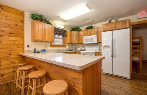 Pigeon Forge Condominio | Briarstone Lodge Condo 13F - Three Bedroom Condo