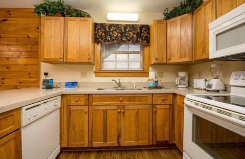 Pigeon Forge Condominio | Briarstone Lodge Condo 13F - Three Bedroom Condo
