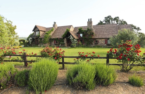 Templeton Casa | Briarwood Cottage is a four-bedroom, idyllic getaway on the ONX Estate Vineyard!