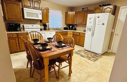 Fayetteville Casa | Brick By The Bridge - POOL!