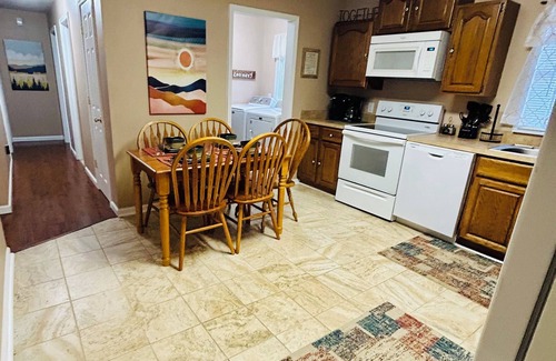 Fayetteville Casa | Brick By The Bridge - POOL!