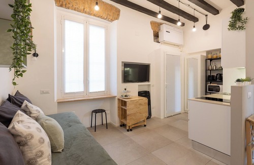 Lazzaretto Apartamento | Bricks & Beams Studio Apartment in the Key area of Milan