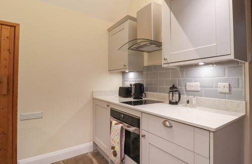 Otley Cabaña | BRIDE CROSS GRANARY, romantic, character holiday cottage in Otley