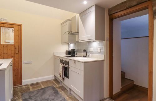Otley Cabaña | BRIDE CROSS GRANARY, romantic, character holiday cottage in Otley