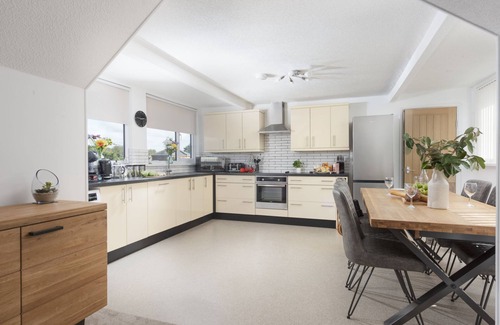 Goonhavern Apartamento | Bridge Apartment - an apartment that sleeps 6 guests in 3 bedrooms