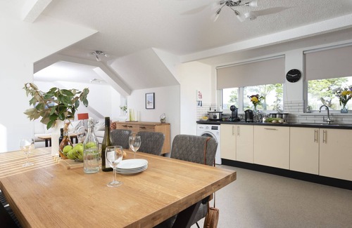 Goonhavern Apartamento | Bridge Apartment - an apartment that sleeps 6 guests in 3 bedrooms