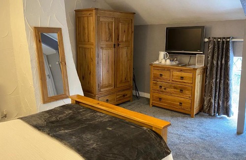 Oulton Casa | Bridge Farm Hotel