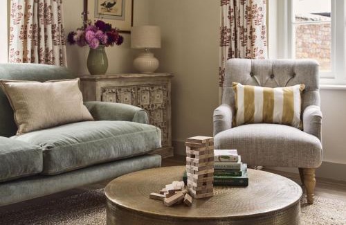 Hertford Casa | Bridge House at Woodhall Estate