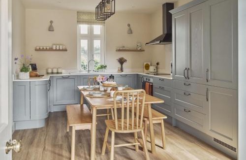 Hertford Casa | Bridge House at Woodhall Estate