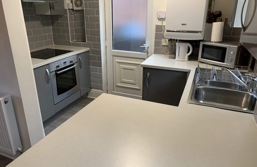 Wolverhampton Casa | Bridge House -Great Stay For Your Contractors Bentley Bridge & Hospital workers