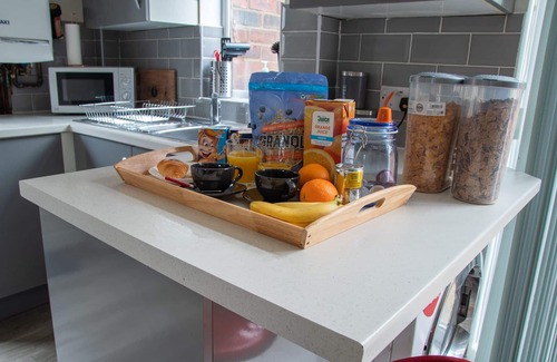 Wolverhampton Casa | Bridge House -Great Stay For Your Contractors Bentley Bridge & Hospital workers