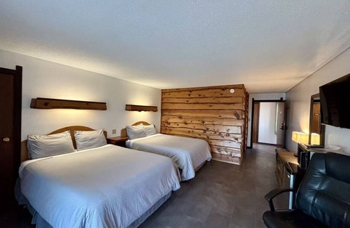 Tomahawk Cabina | Bridge Inn Rm107 Pet Friendly 2 Queens River View