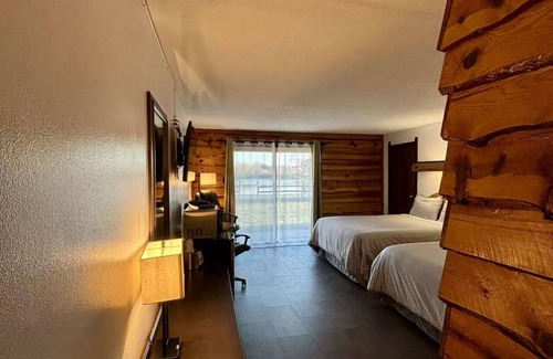 Tomahawk Cabina | Bridge Inn Rm107 Pet Friendly 2 Queens River View