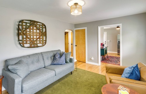 Bridgeport Casa | Bridgeport Home - 2 Mi to Deegan & Hinkle Lakes!