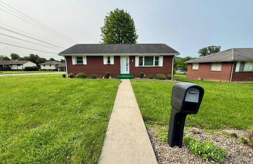 Bridgeport Casa | Bridgeport House. Close to UHC, FBI, The Bridge Sport Complex, Conference Center