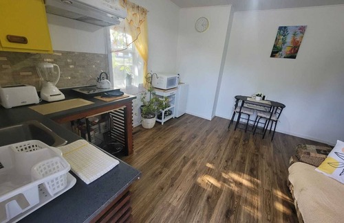 Edmundston Apartamento | Bright 1 bedroom apartment close to highway, wifi, netflix, prime, free parking