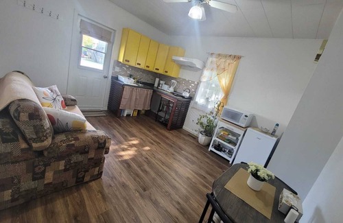 Edmundston Apartamento | Bright 1 bedroom apartment close to highway, wifi, netflix, prime, free parking