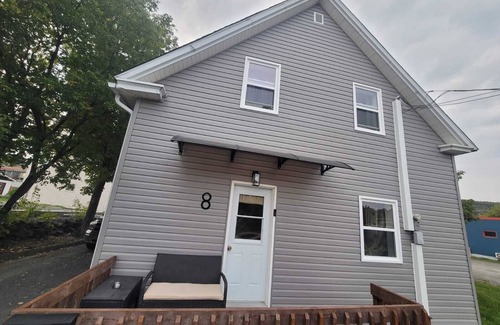 Edmundston Apartamento | Bright 1 bedroom apartment close to highway, wifi, netflix, prime, free parking