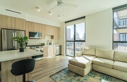 Roosevelt Apartamento | Bright 1BR Haven - Pool & Gym Access + Rooftop