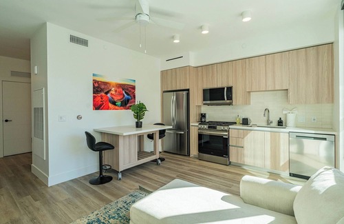 Roosevelt Apartamento | Bright 1BR Haven - Pool & Gym Access + Rooftop