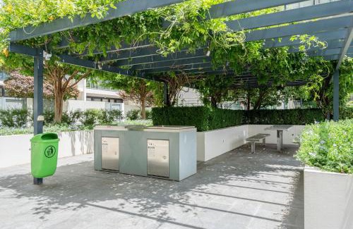 Lyneham Apartamento | Bright 2-Bed Flat Near City Amenities