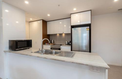 Lyneham Apartamento | Bright 2-Bed Flat Near City Amenities