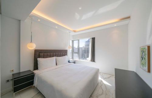 Xujiahui Apartamento | Bright 2BR 1 Living Room Suite Steps from Xujiahui Metro