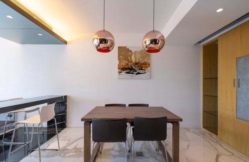 Xujiahui Apartamento | Bright 2BR 1 Living Room Suite Steps from Xujiahui Metro