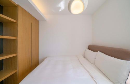 Xujiahui Apartamento | Bright 2BR 1 Living Room Suite Steps from Xujiahui Metro