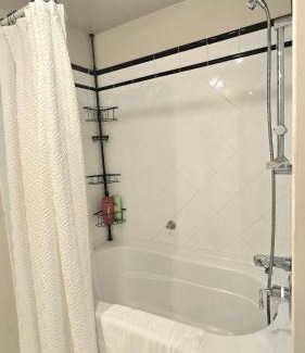 Lower Lonsdale Apartamento | Bright 2BR Close to Seabus, and Lower Lonsdale