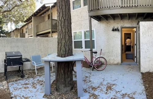 Palmetto Dunes Cabaña | Bright 2BR Townhome Pool & Beach Minutes Away