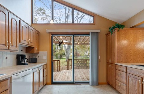 North Greece Casa | Bright 3-BDRM Ranch w/Patio in Greece, NY