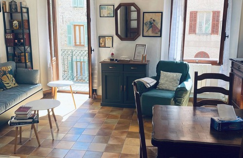 Saint-Martin-Vesubie Apartamento | Bright 3-room apartment on the village square,