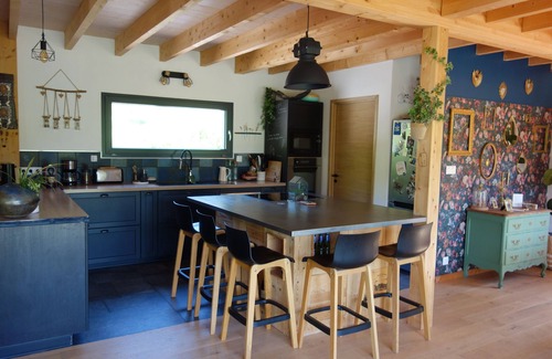 Dingy-Saint-Clair Casa | Bright 4-bedroom house