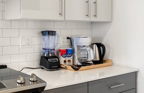 River North Hotel | Bright 4BR Apartment Near Lincoln Park Zoo