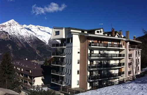 Sauze d'Oulx Apartamento | Luminoso alojamiento en Sauze D'Oulx cerca de las pistas de esquí ideal para familias