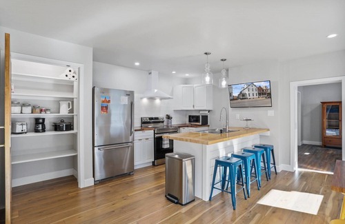 Chambersburg Apartamento | Bright, Airy Apartment in a Central Location