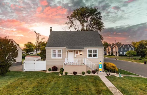 Long Branch Apartamento | Bright & Airy Beach Nest blocks to sand, ocean fun
