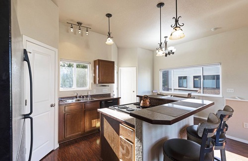 Missoula Apartamento | Bright, airy, contemporary row home located in Orchard Home