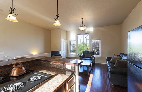 Missoula Apartamento | Bright, airy, contemporary row home located in Orchard Home