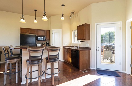 Missoula Apartamento | Bright, airy, contemporary row home located in Orchard Home