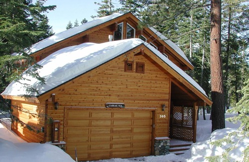 Tahoe City Cabina | Moderno, luminoso, de espaldas al bosque, a pie de Tahoe Rim Trail