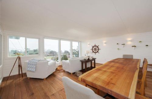 Moss Beach Casa | Bright and airy beach vacation spot- perfect for families and ocean views