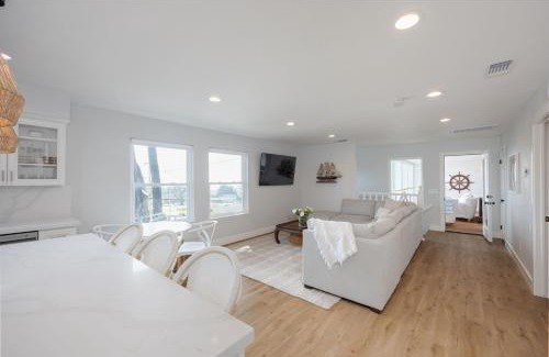 Moss Beach Casa | Bright and airy beach vacation spot- perfect for families and ocean views