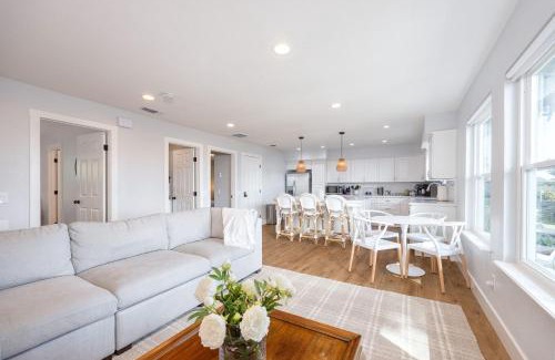 Moss Beach Casa | Bright and airy beach vacation spot- perfect for families and ocean views