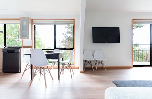 West Launceston Apartamento | Bright and Beautiful Near the Gorge with Parking