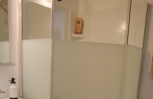 Downtown Eastside Apartamento | Bright and cozy upper suite close to downtown