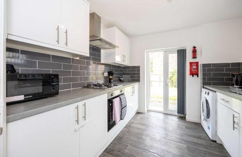 Huyton Apartamento | Bright and Modern 2 Bed Home w Garden in Liverpool